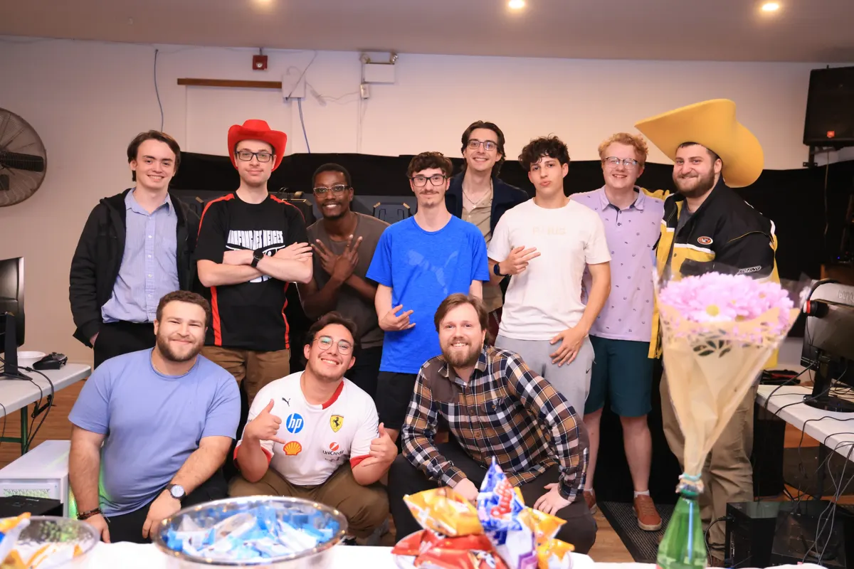 Photo de groupe lors d'un &eacute;v&eacute;nement communautaire Gruber Esports